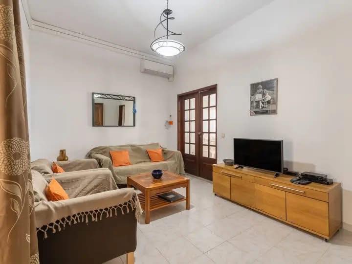 MAISON DE PLAIN PIED 250 M de la plage, 100 M des commerces, 2 CHAMBRES PATIO ET TOIT TERRASSE SOLARIUM